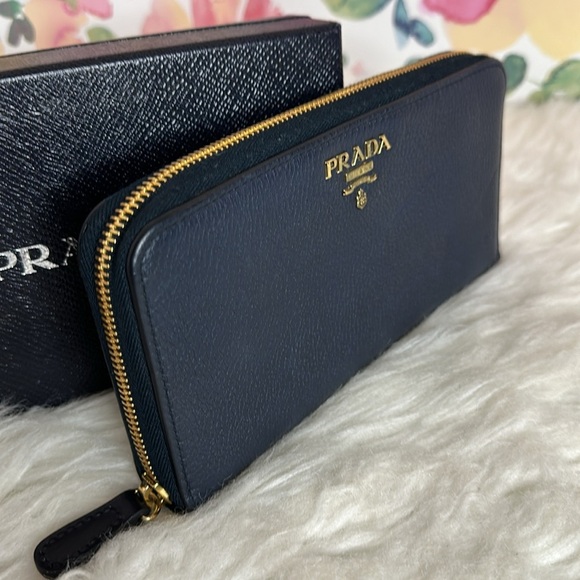 💯Authentic Prada Black Leather Wallet🍀 - Picture 6 of 14